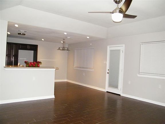 4th image of 2424 Williamsburg Dr