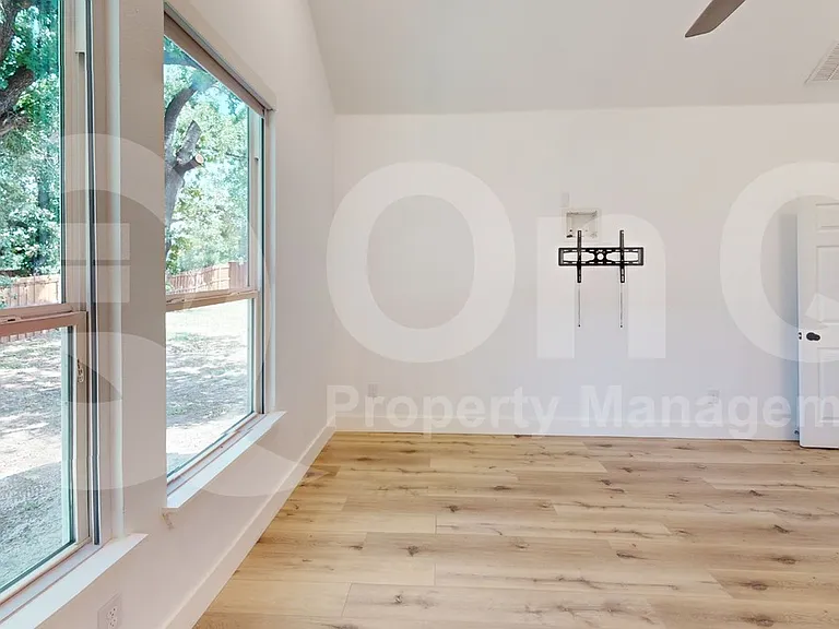 821 Vickie Dr — Photo 10