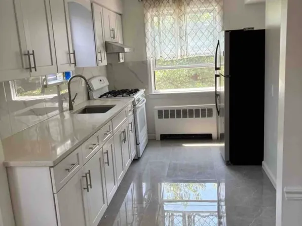 (undisclosed Address), Fresh Meadows, NY 11365