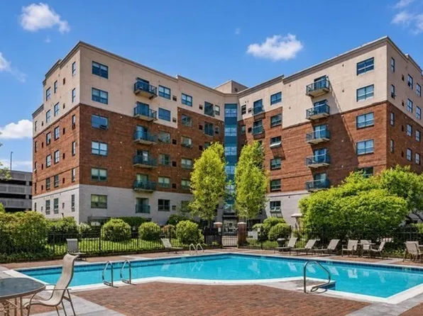 175 Cottage St APT 515, Chelsea, MA 02150