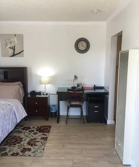 2313 Montrose Ave #6 — Photo 1