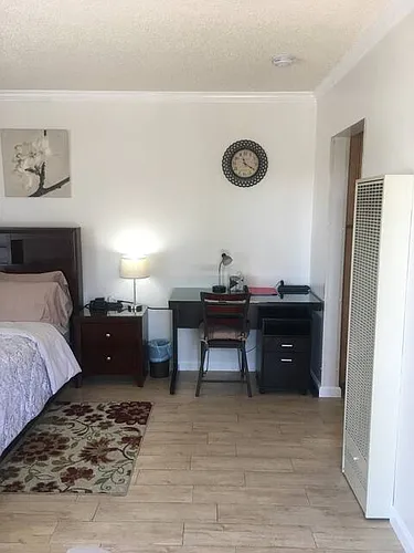 2313 Montrose Ave Photo 1