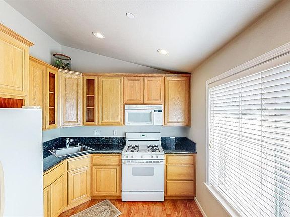 3rd image of 172 Fulton Pl