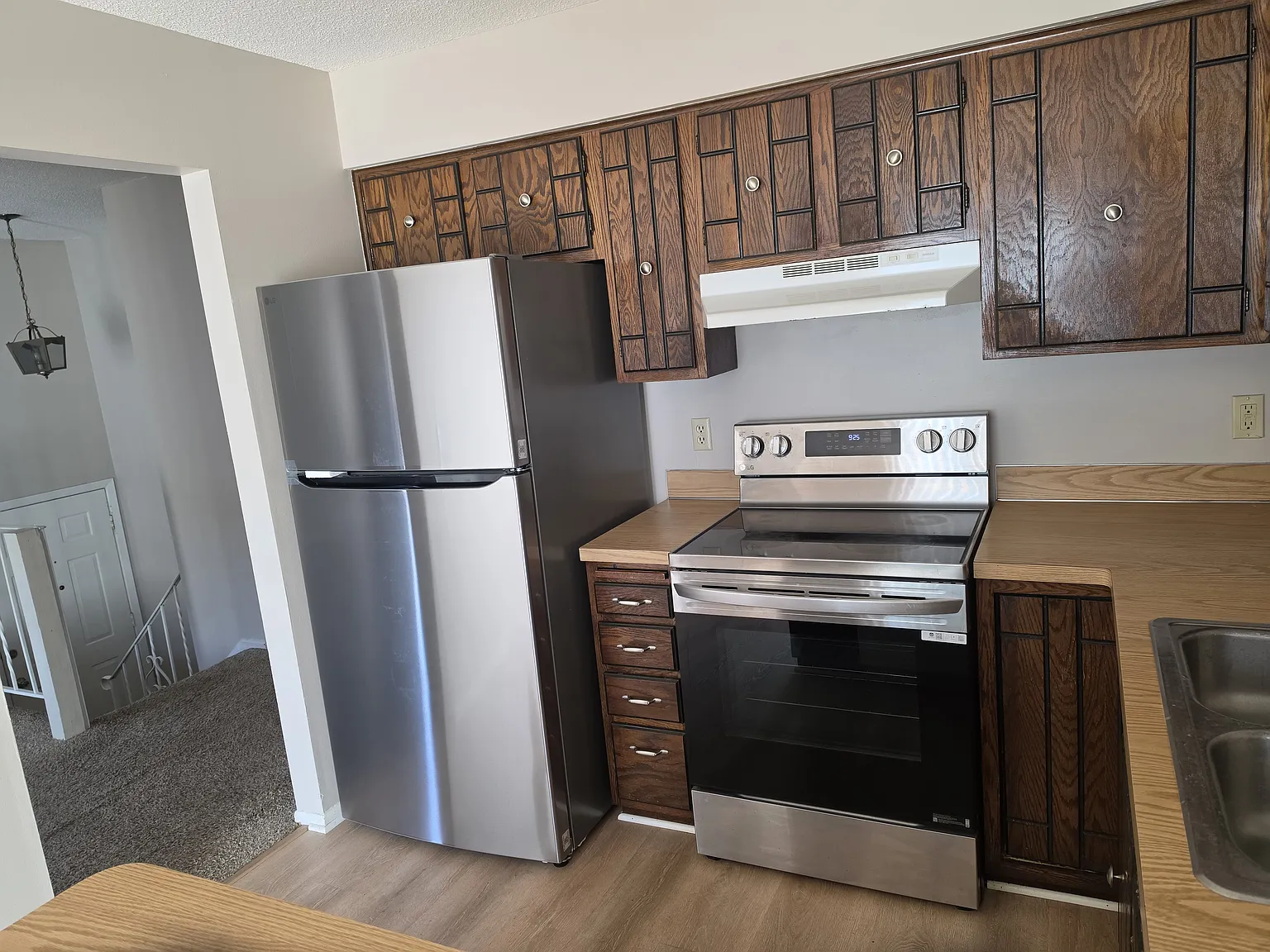 4 bed, 1950 sqft, $1,945 — Photo 1