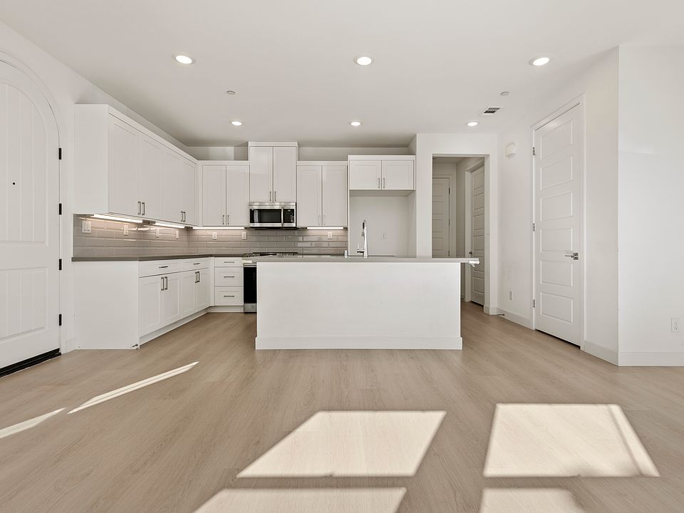1st image of 1544 Plaza Del Amo