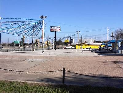3rd image of 1817 S Valley Mills Dr