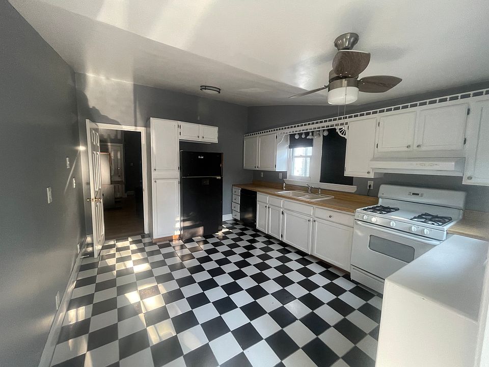 2nd image of 108 S 4th St #2