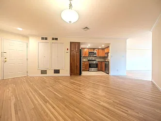 1001 Clinton Street, #5C