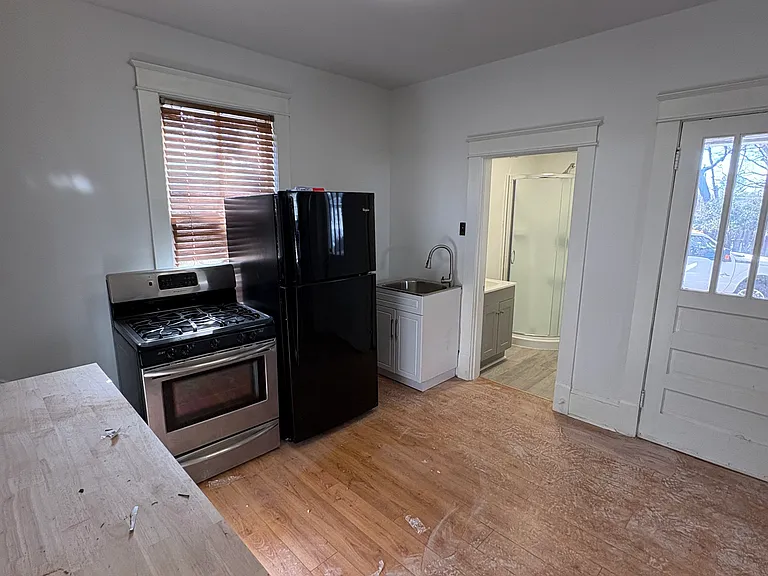 410 Northwest St — Photo 3