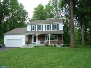4 Sparrow Ct, Ewing, NJ 08638