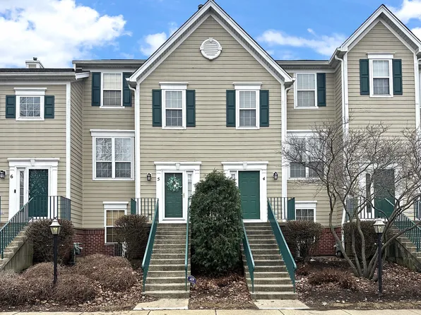 2426 Courtyard Cir Unit 4, Aurora, IL 60506