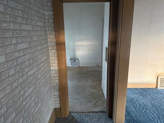 3rd image of 2915 44th Ave S