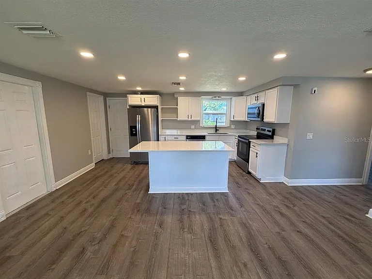 3511 Cambridge St — Photo 14
