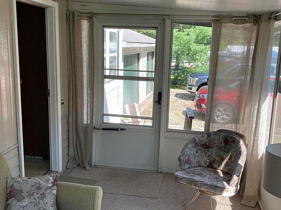 2nd image of 301 Arrowwood Dr
