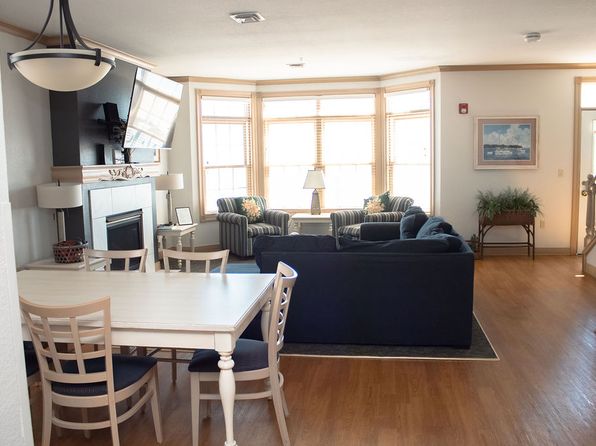 831 Beachfront Dr #1, Sheboygan, WI 53081