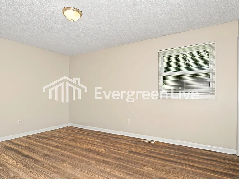 63 Oakridge West Dr — Photo 7