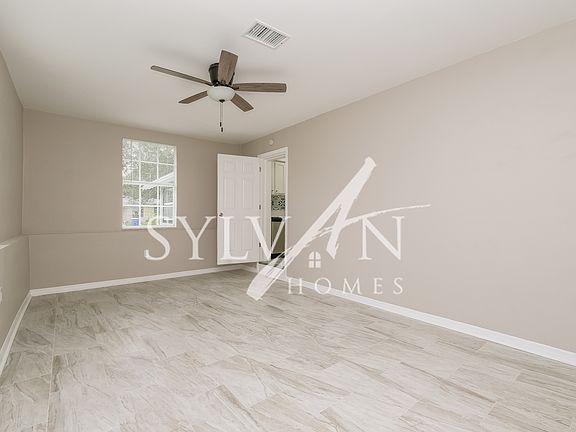 018-photo-living-room-11791371_09292022