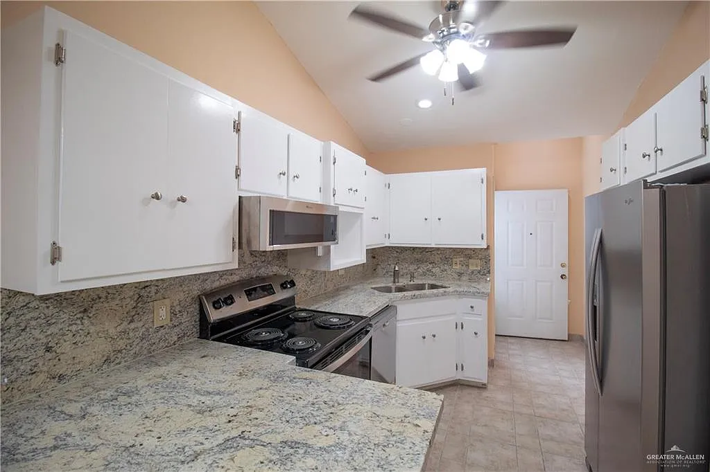 1 bed, 2.0 bath, 1009 sqft, $795 — Photo 3
