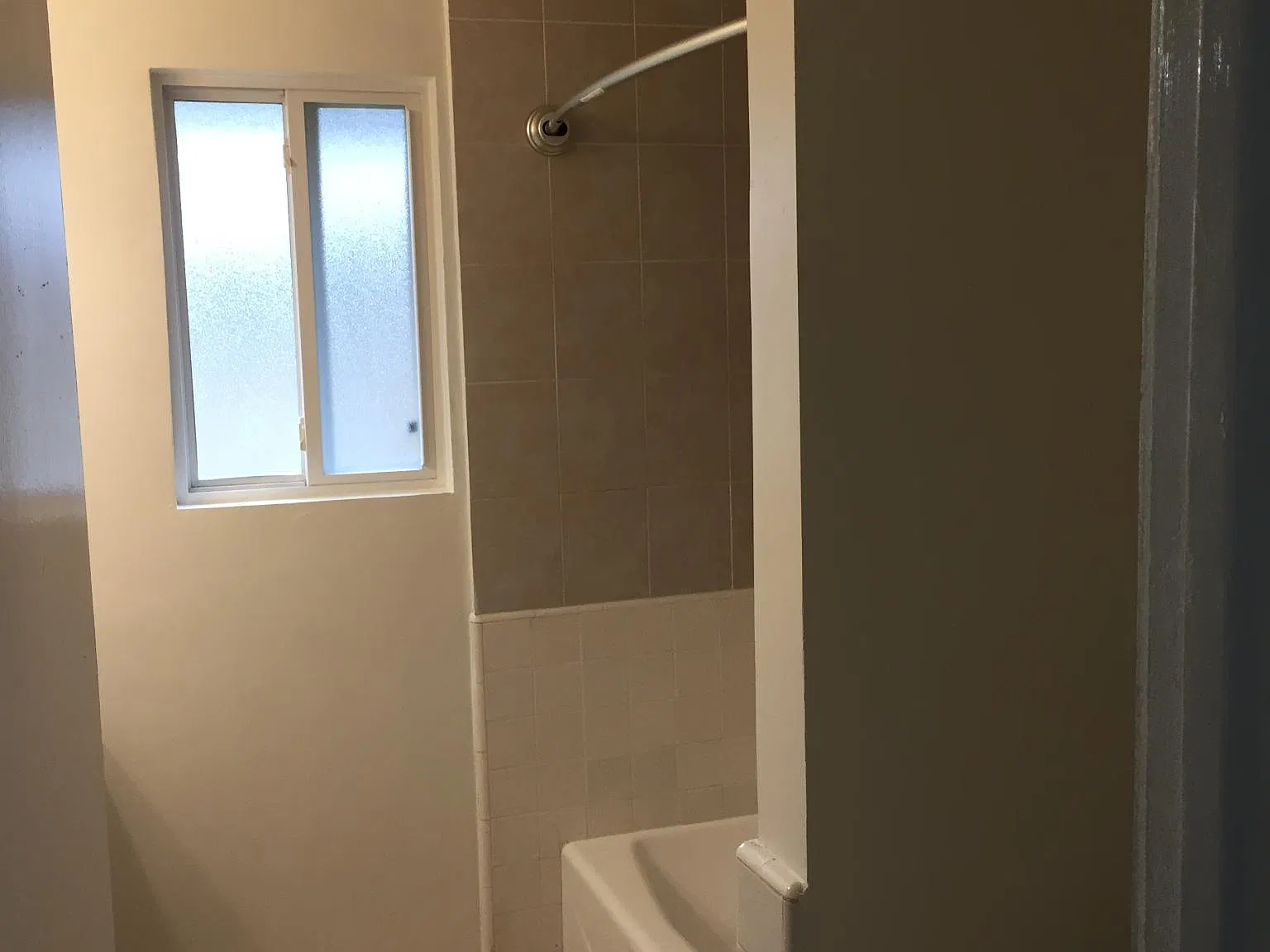 2 bed, 1.5 bath, 1100 sqft, $3,100 — Photo 3