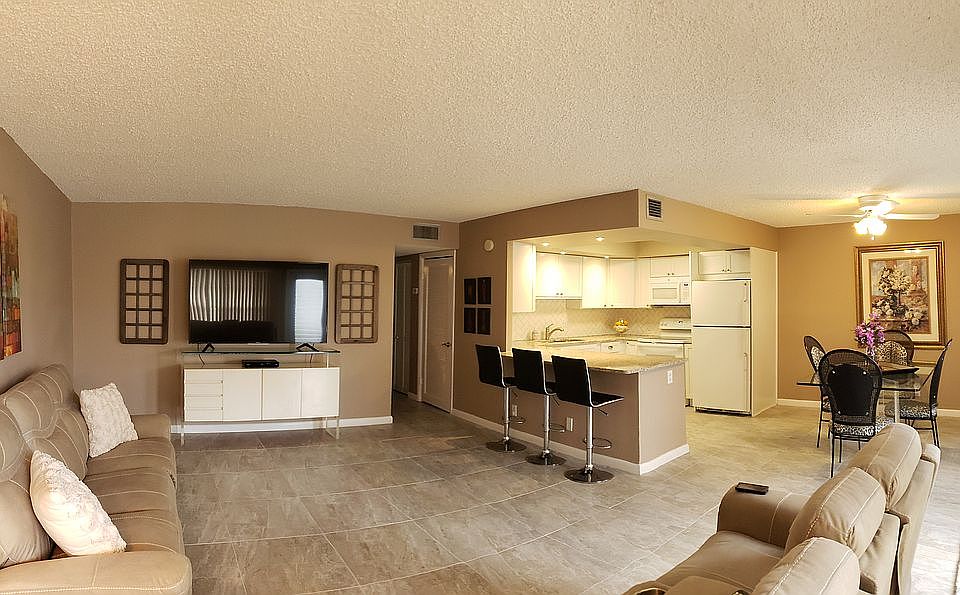 1st image of 105 Greenbrier Cir