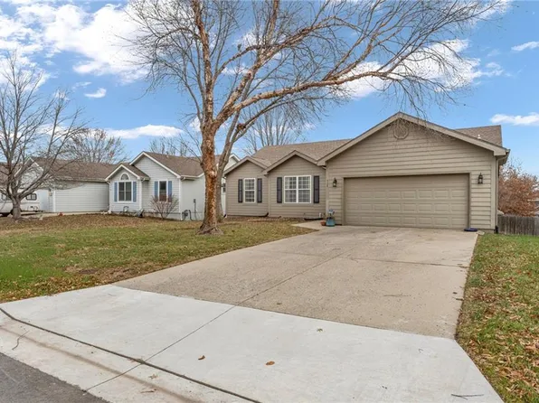 528 Durham Ct, Lawrence, KS 66049