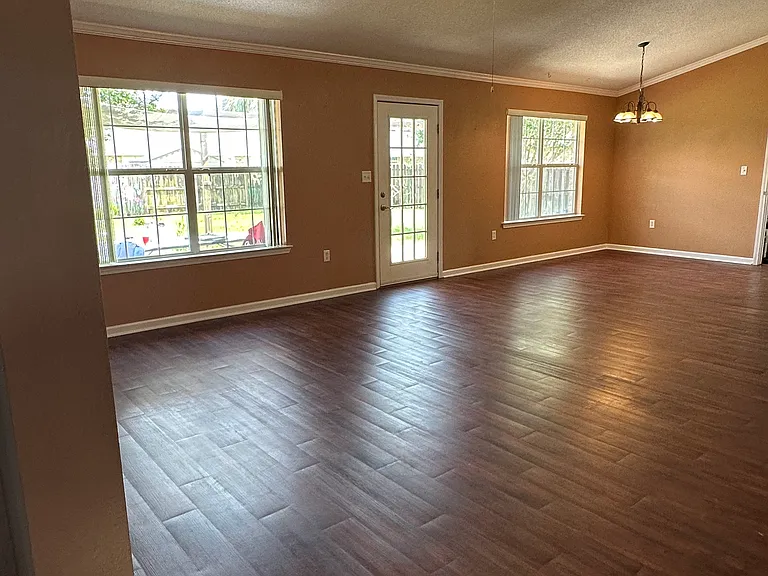 2160 Castle Grove Dr — Photo 9