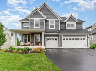 9972 Arrowwood Trl, Woodbury, MN 55129