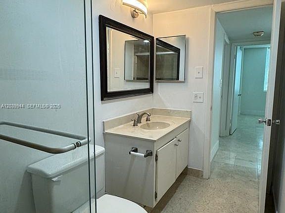 5th image of 919 Hillcrest Dr APT 201