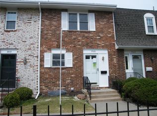 9521 Perry Ln, Overland Park, KS 66212