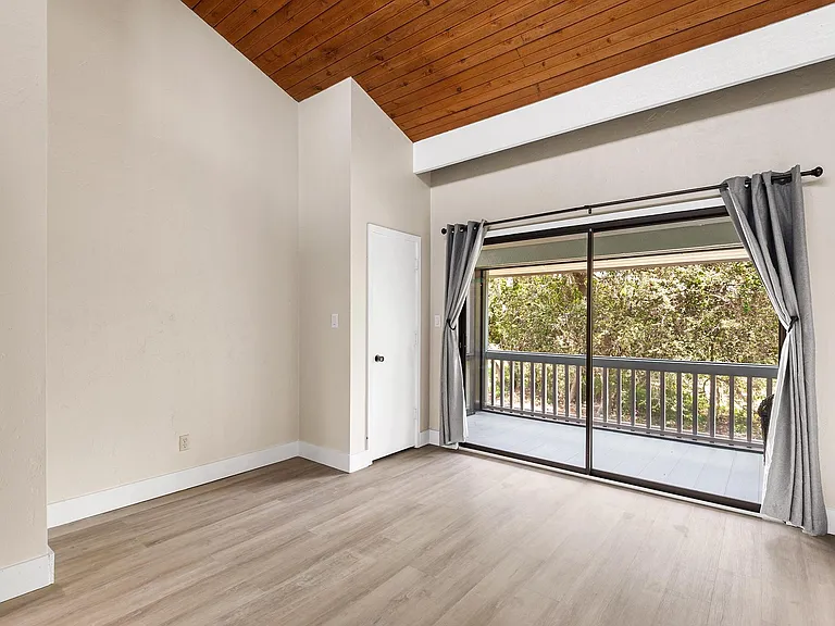 4187 Abbey Ct — Photo 3