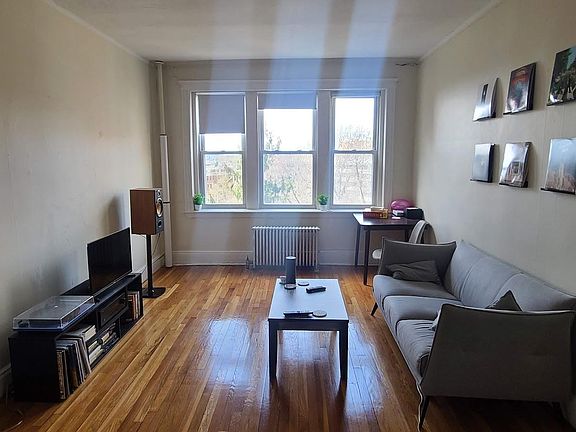 2nd image of 1822 Commonwealth Ave #25