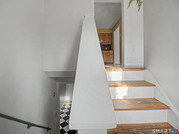 4th image of 134 Roulin Street