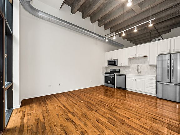 4th image of 1645 W Ogden Ave Unit 641