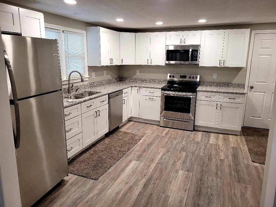 Eat in kitchen, everything new