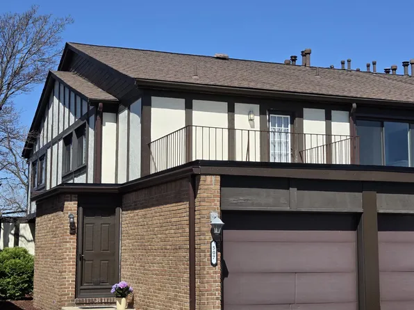 507 Country Club Dr, Saint Clair Shores, MI 48082