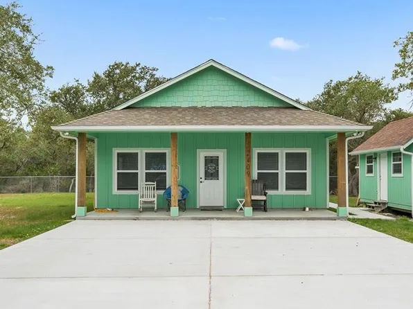 2409 Patton St, Rockport, TX 78382
