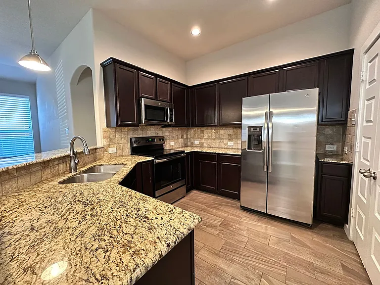 371 Creekside Curv — Photo 8