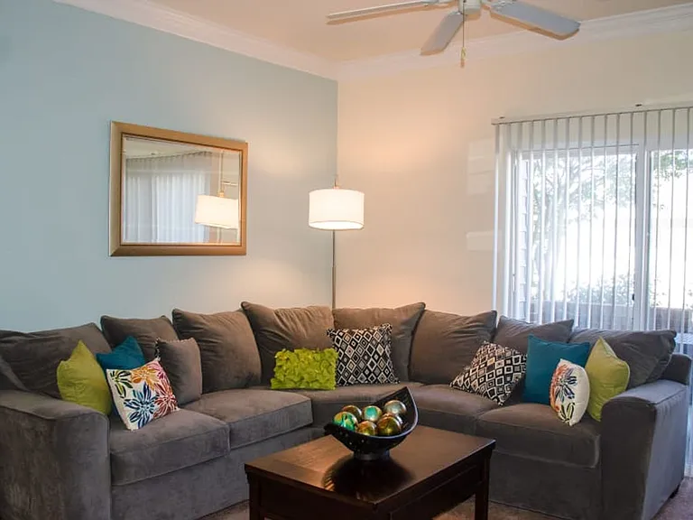 Eagle Harbor Apartments — Photo 16