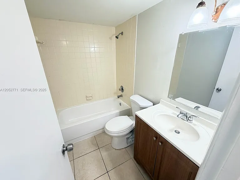 101 NE 41st St #B35 — Photo 13