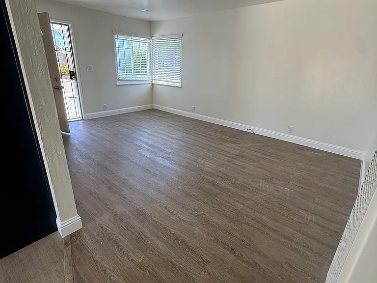 4765 Serra Ave — Photo 8