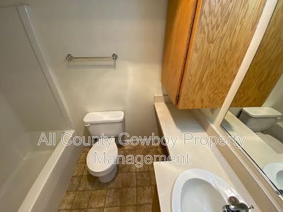 5th image of 509 E Curtis St APT 101