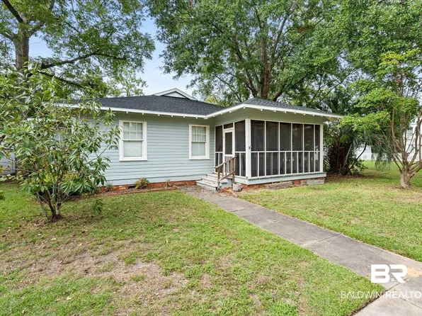 211 3rd St, Chickasaw, AL 36611
