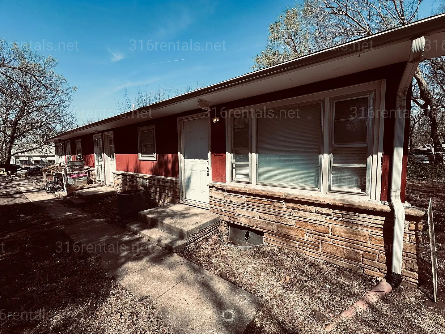 $950- 2 Bed 1 Bath - Beautiful Duplex *Coming Soon* — Photo 1