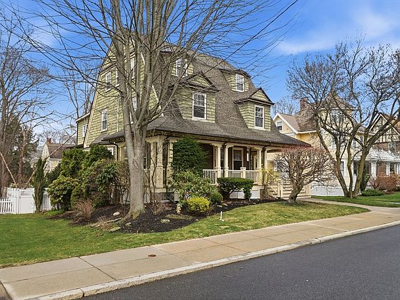 2nd image of 37 Pomfret St