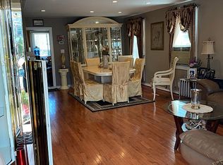 90-03 208th St, Queens Village, NY 11428