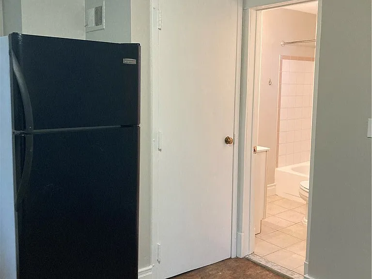 294 S Elmwood Ave #4 — Photo 9