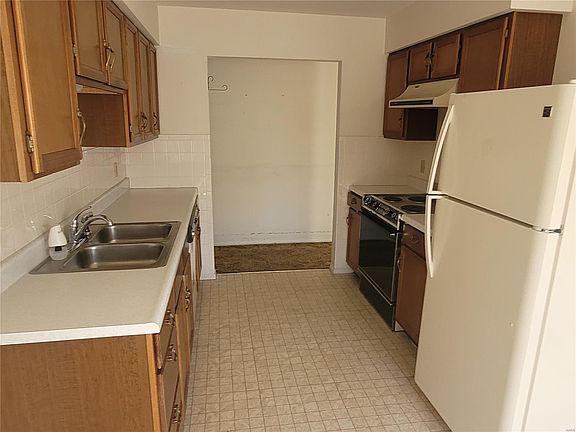 3rd image of 5121 Melitta Dr