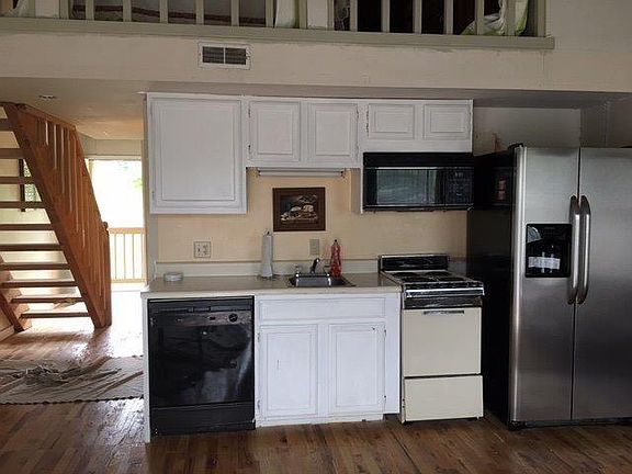 3rd image of 28 Fall Creek Dr APT 9