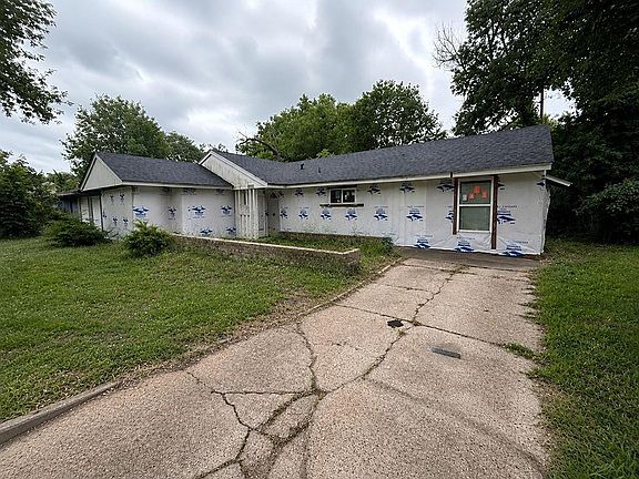 2nd image of 5822 Lyndhurst Dr