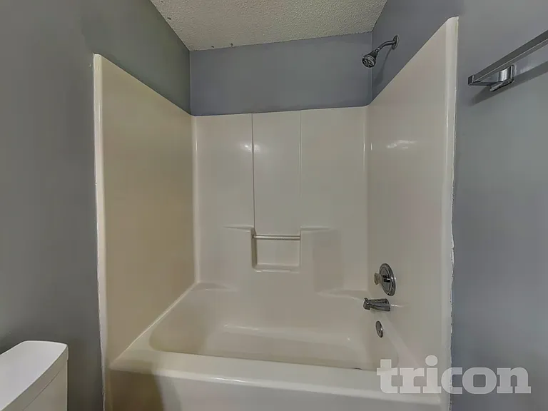 245 Longview Dr — Photo 12